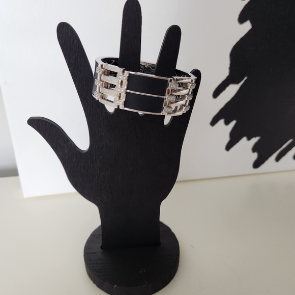 Womens Belle Etoile hinged bangle bracelet - Picture 6 of 7